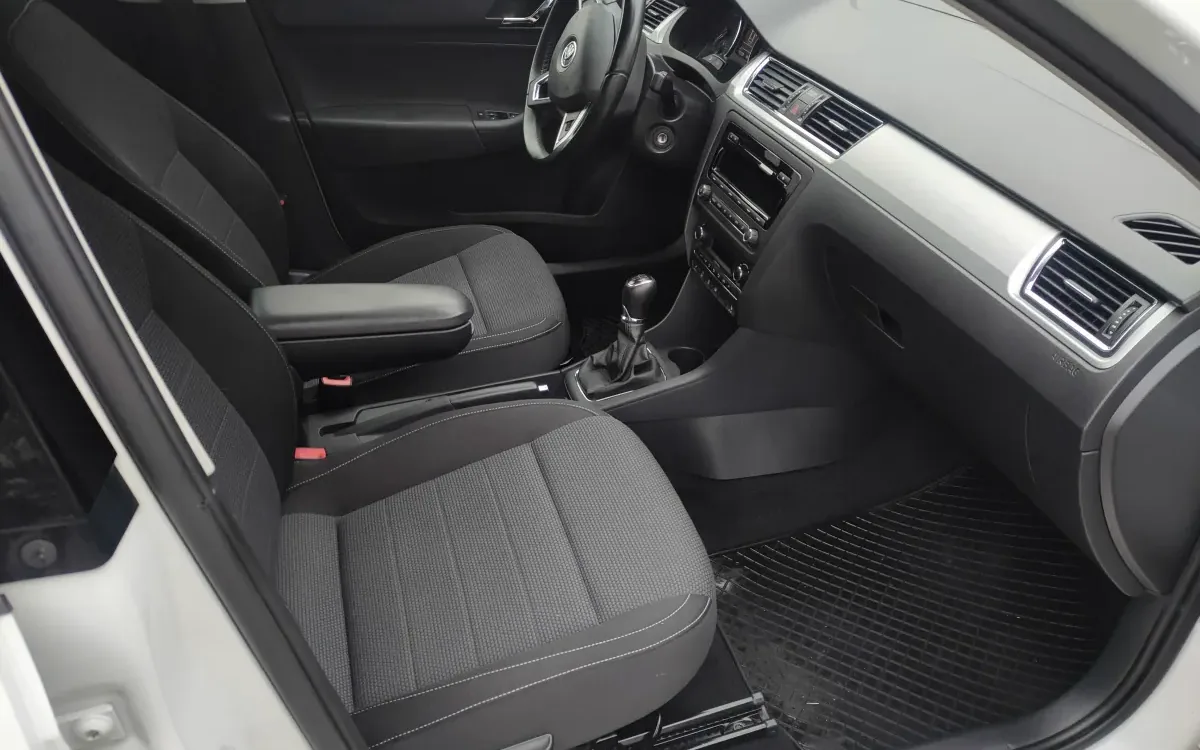 Škoda Rapid Sedan – interiér